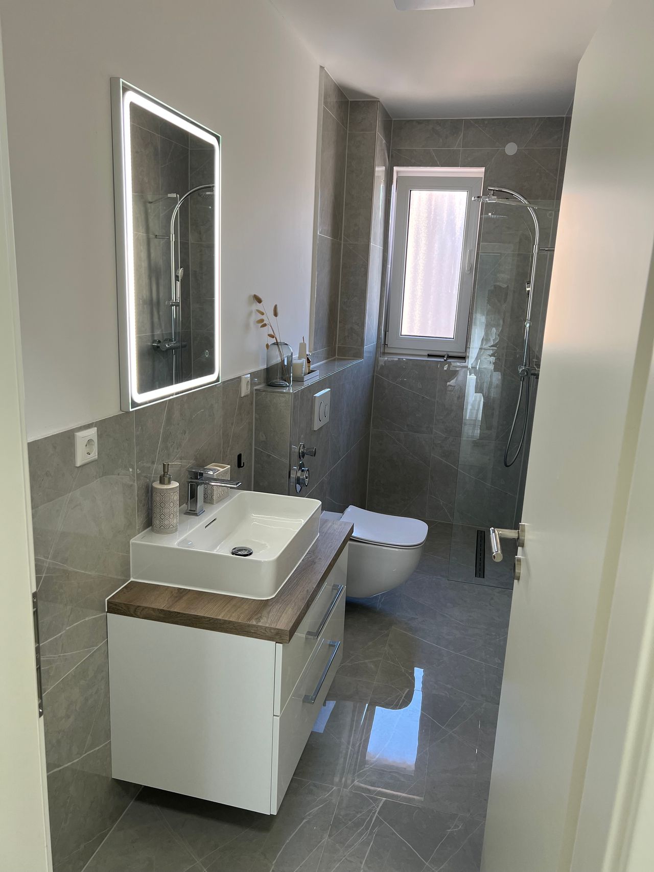 Newly built apartment 4 rooms 111 sqm - Furnished, kitchen, 2 bathrooms, balcony all inclusive near Rüninger See