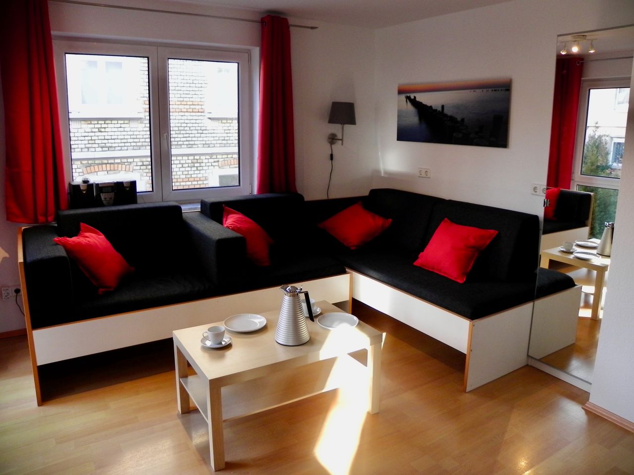 Top location! Furnished 2-room-apartment with balcony, parking is optional