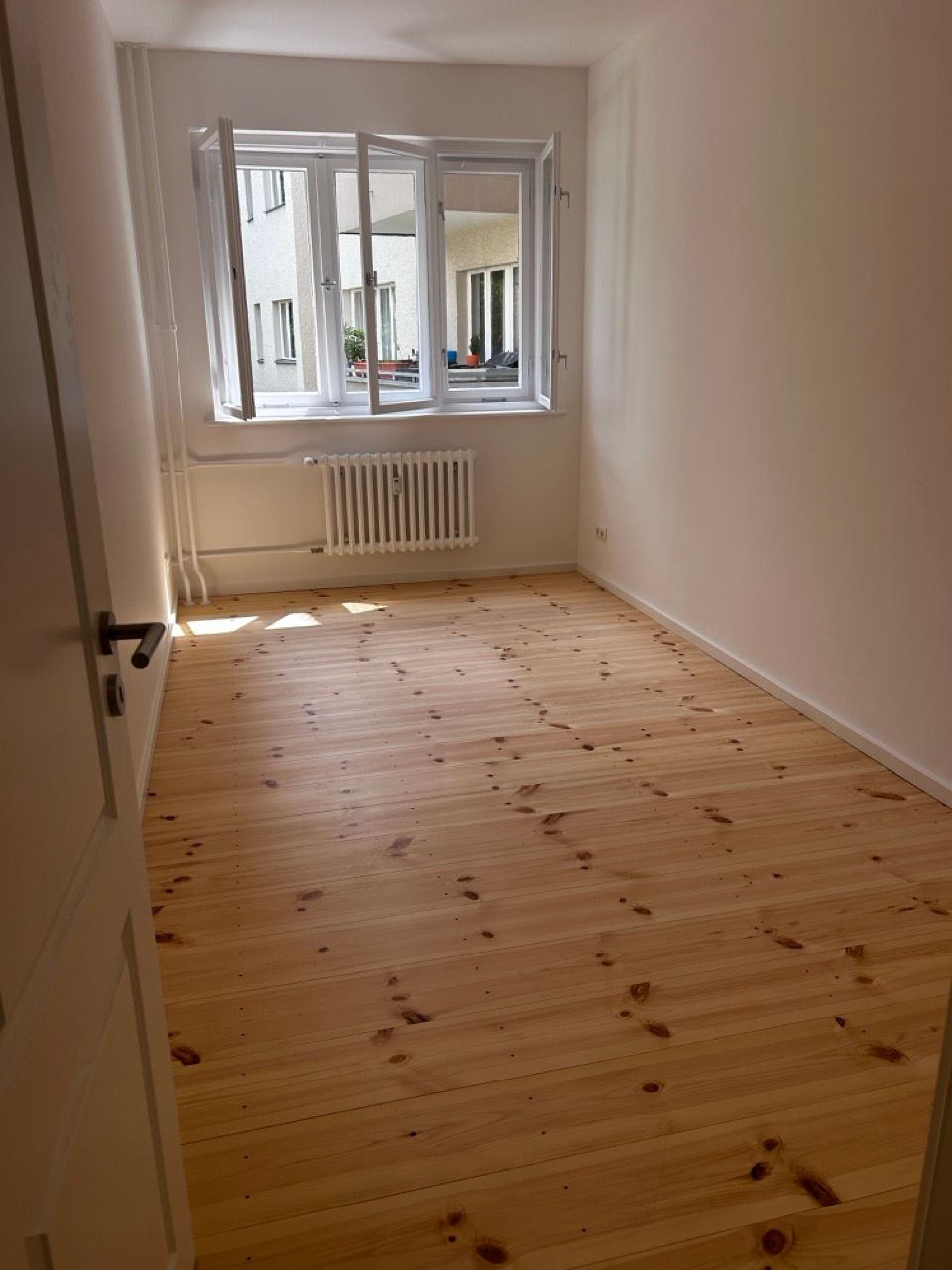 !! TOP gelegen - Erstbezug nach Sanierung - super Verkehrsanbindung - 2 Zi mit großem Balkon !!
