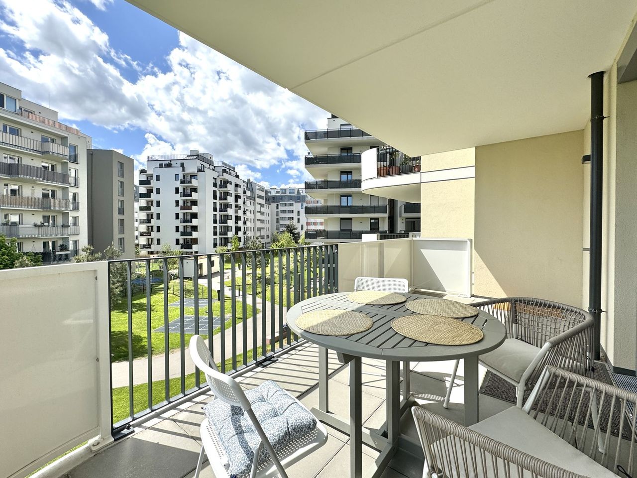 Kirschblütenpark – 70sqm newly built apartment near UNO-City and Kagran