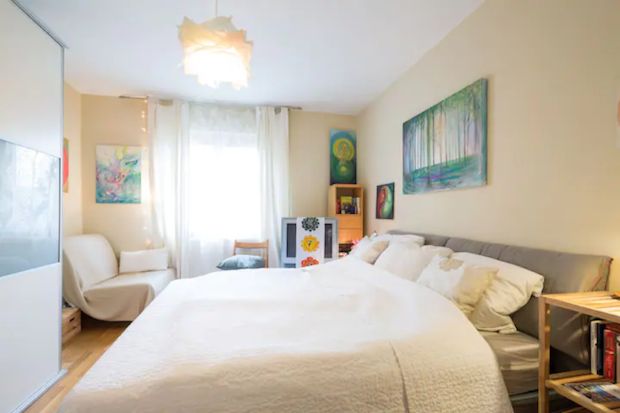 Charming, new suite in popular area