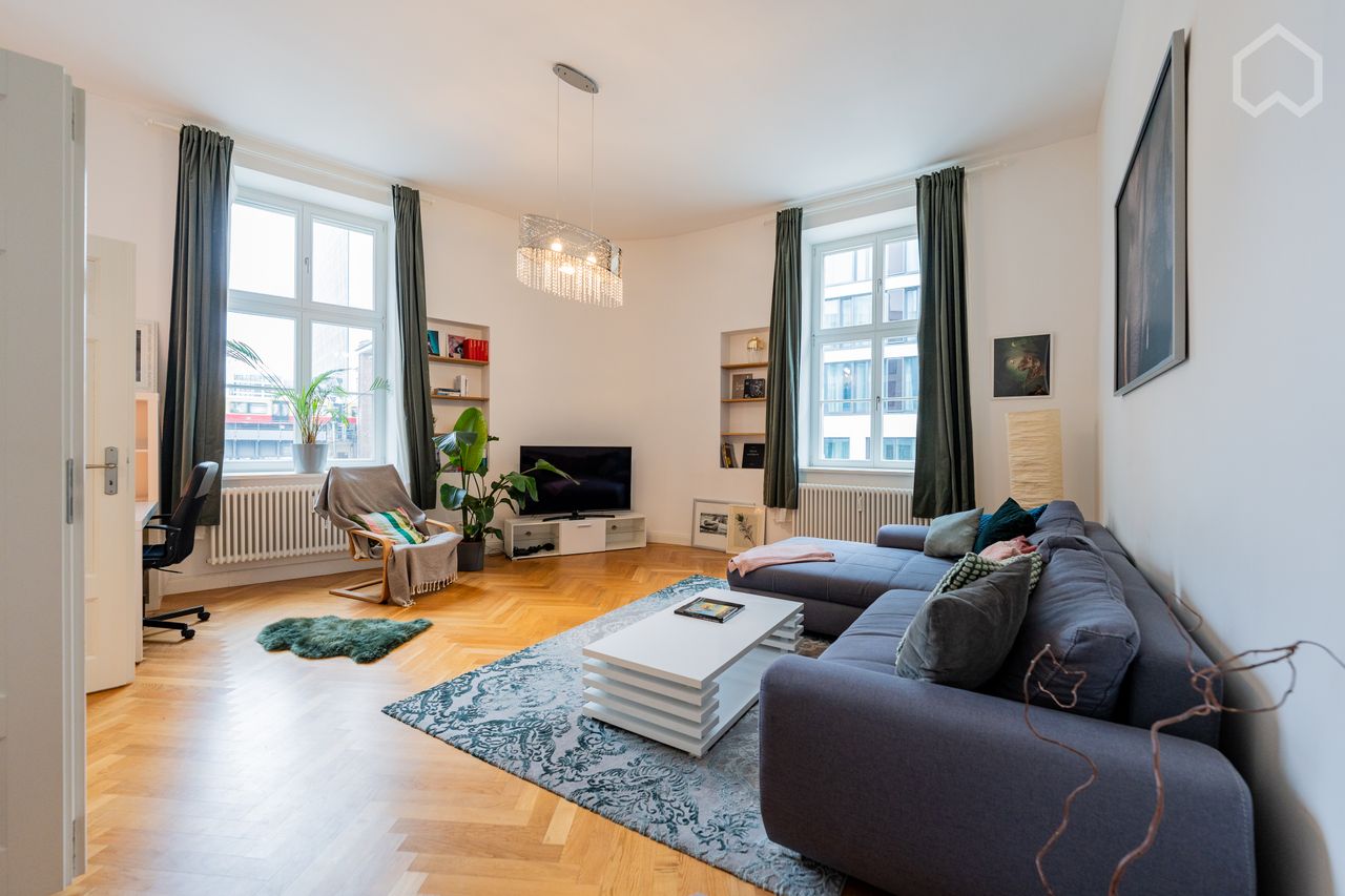 Humboldt-Suite in Berlin Mitte with a cosy south balcony