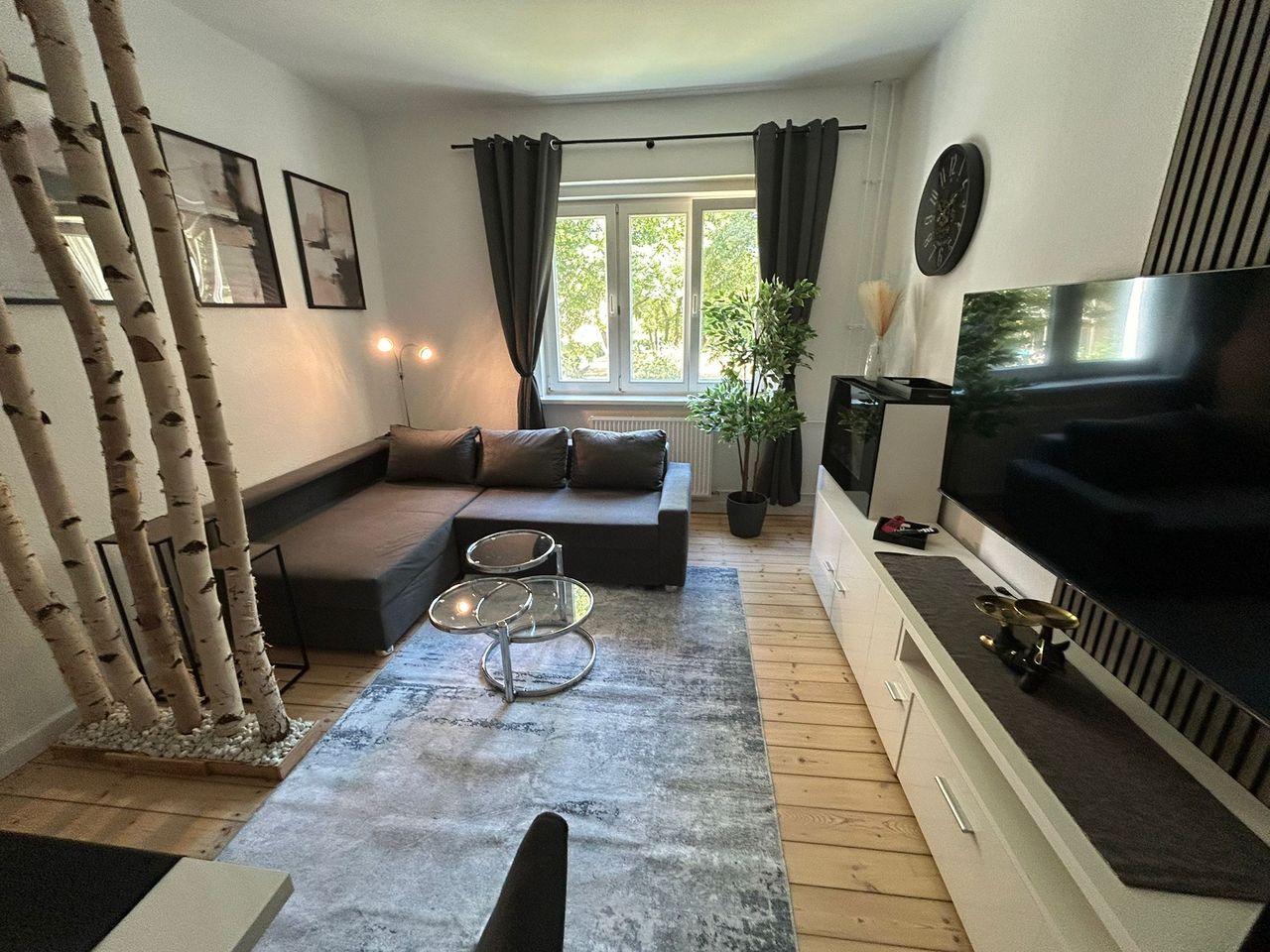 High-Quality Furnished 2-Room Apartment Overlooking Green, Quiet Courtyard – First Occupancy, Prime P-Berg Location