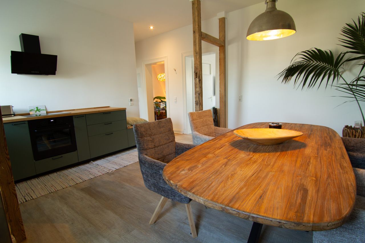 ALTBAU- Freshly refurbished & stylishly furnished 2.5-room apartment in Mülheim Ruhr