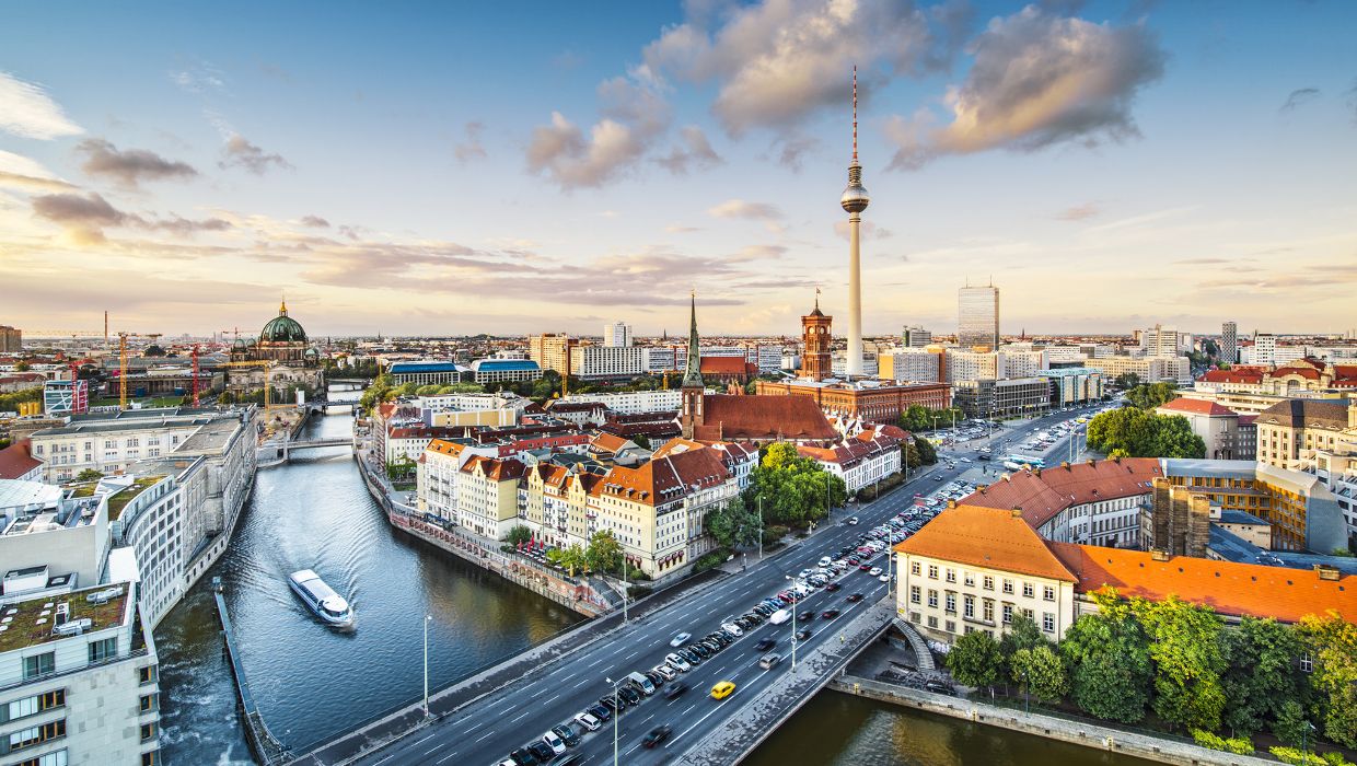 Renovated 2-Room Apartment in Green and Central Berlin-Pankow
