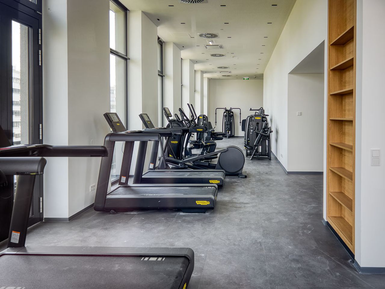 1BR | Landstraße, pool, gym, sauna & a/c