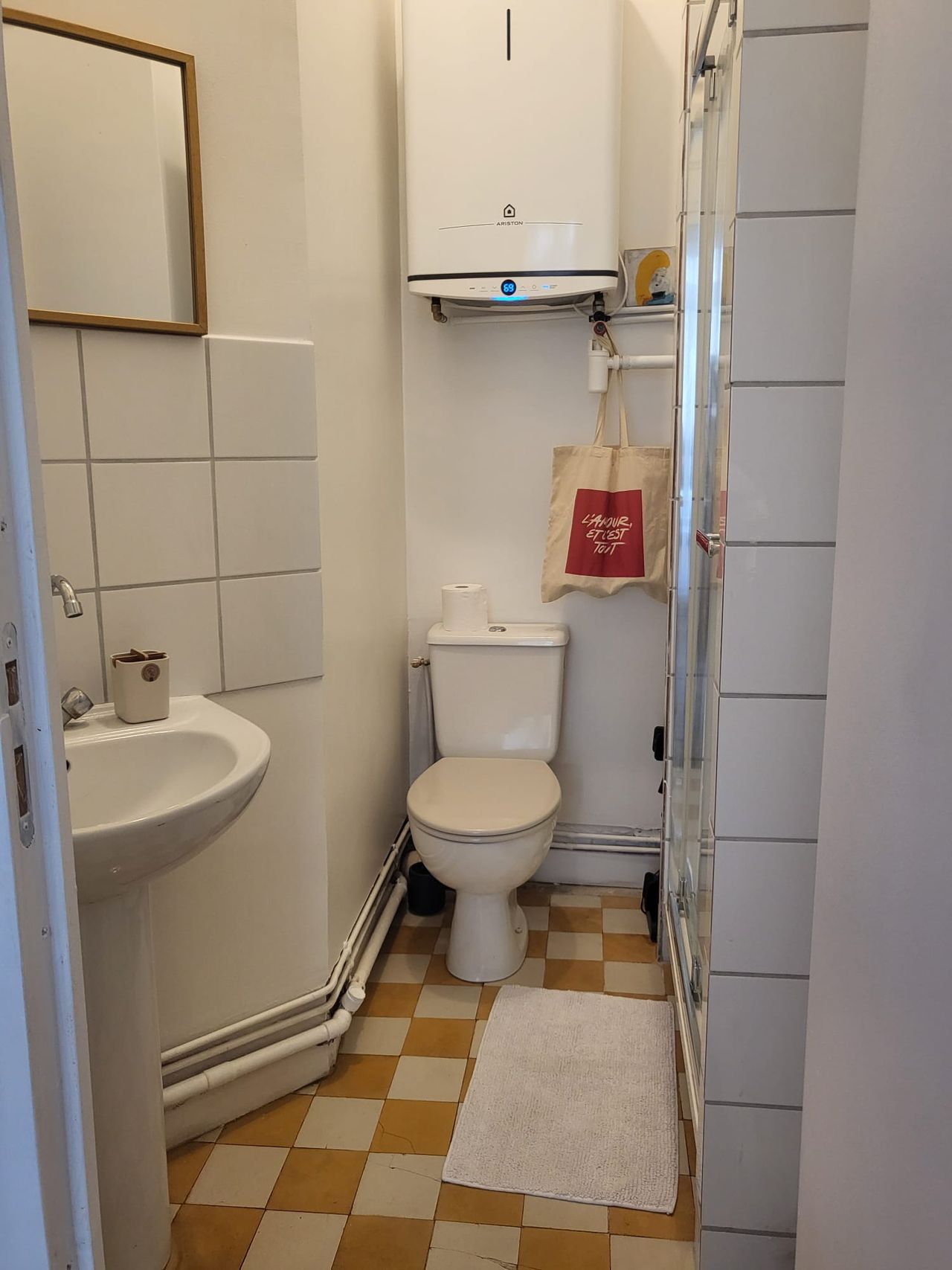 Charming quiet and practical studio - 10 min walk to Montmartre - in Paris 9th district (all bills included)