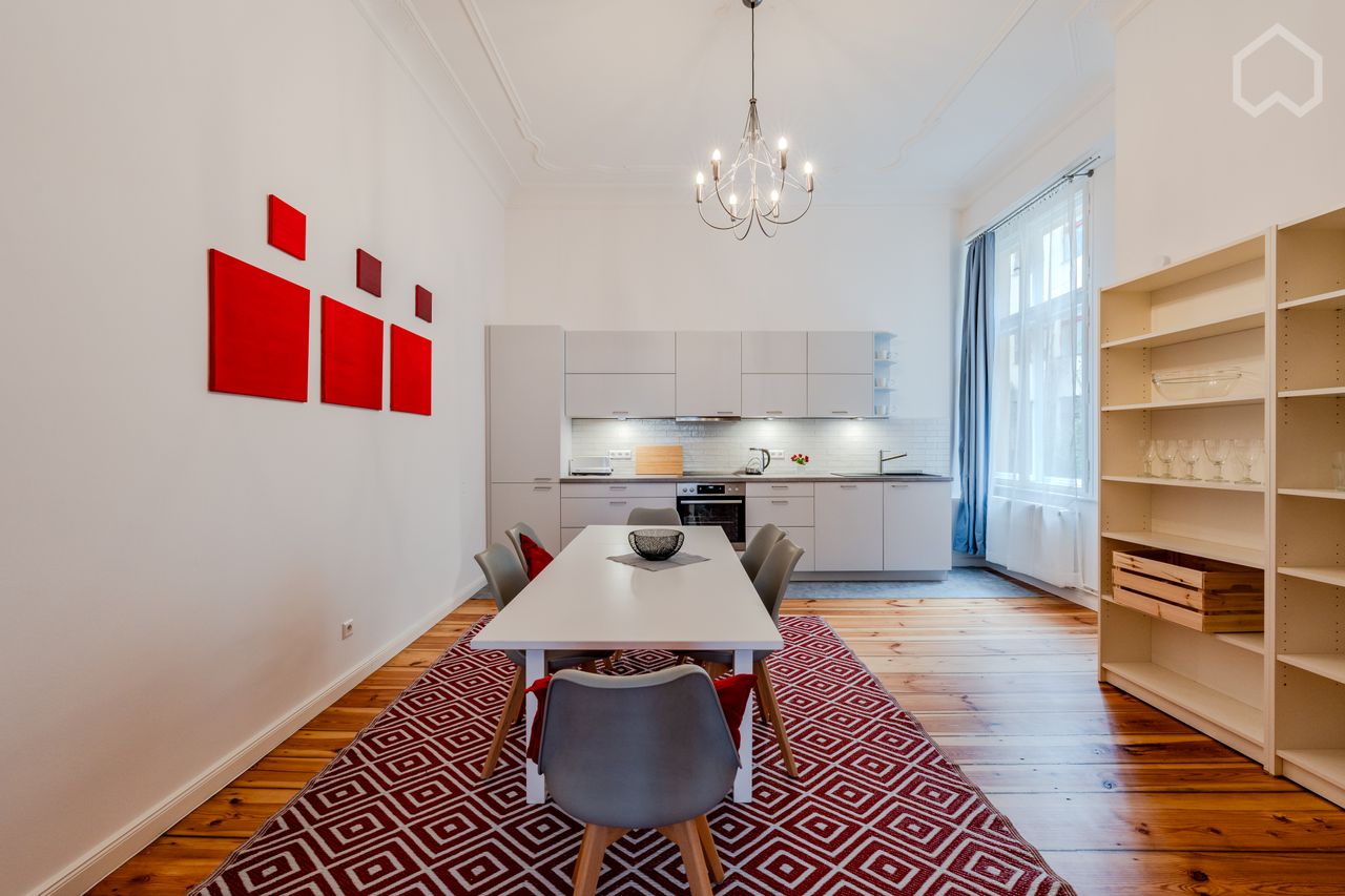 Live in the Heart of Charlottenburg: Historical Landmark with Excellent Connectivity