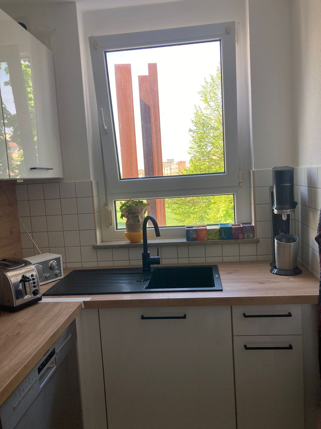 Sunny apartment in a very central location, fantastic view, close to metro