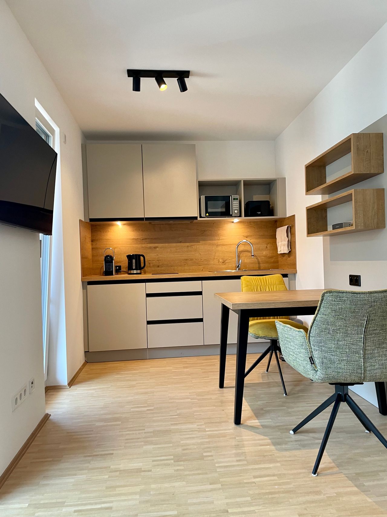 Just move in! Fully furnished lovely apartment in Frankfurt Gallus