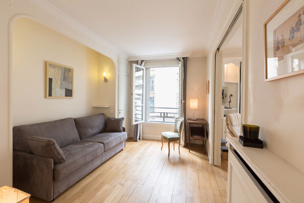 One-bedroom apartment close to the Invalides