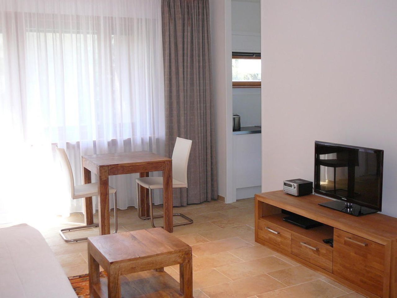 Beautiful and quiet city apartment with balcony and parking in Moabit