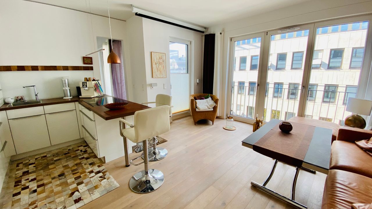 Exclusive 2-room flat with balcony in Berlin-Mitte