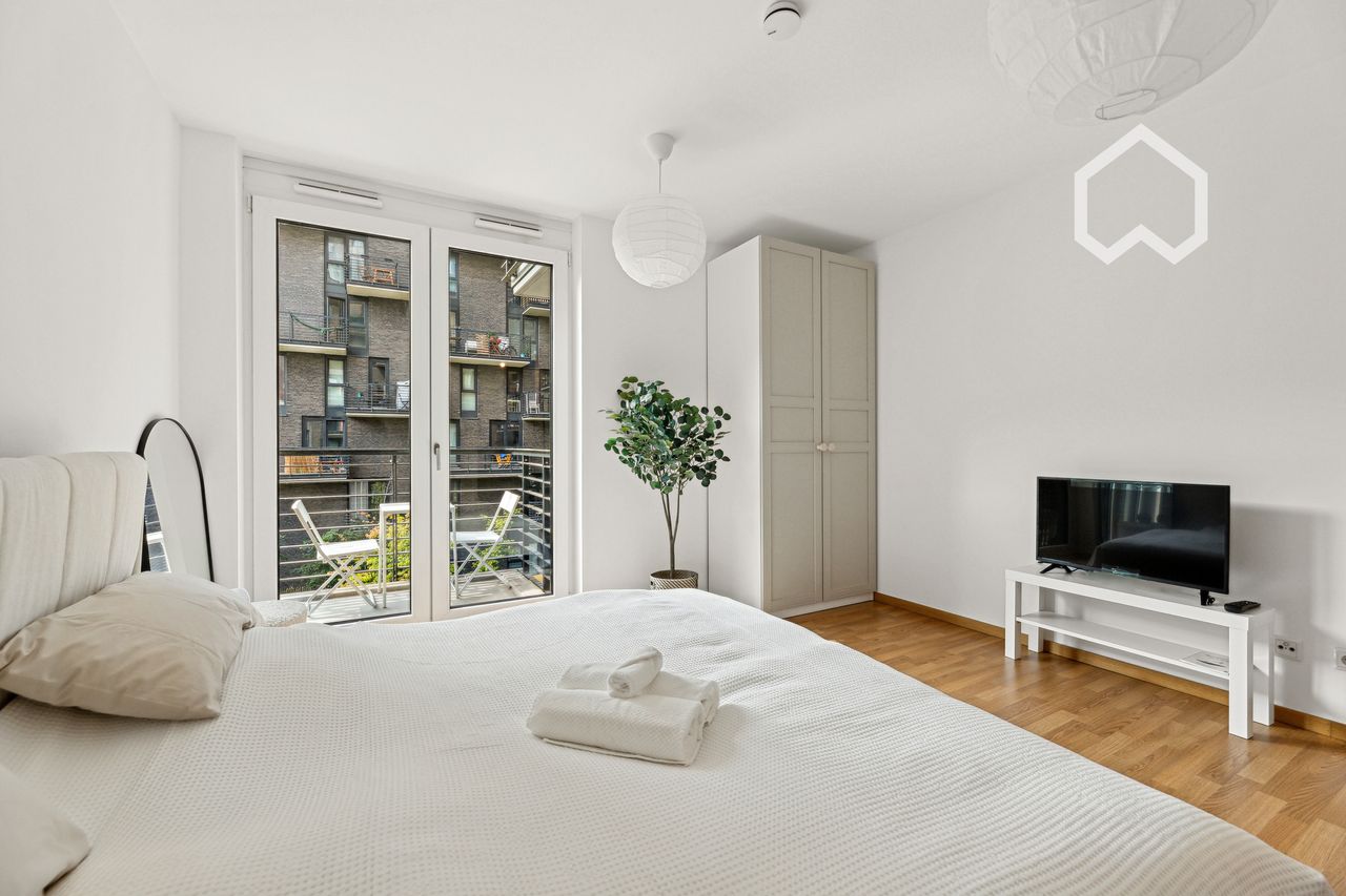 NEW Modern Studio with Balcony directly at Alexanderplatz, Berlin