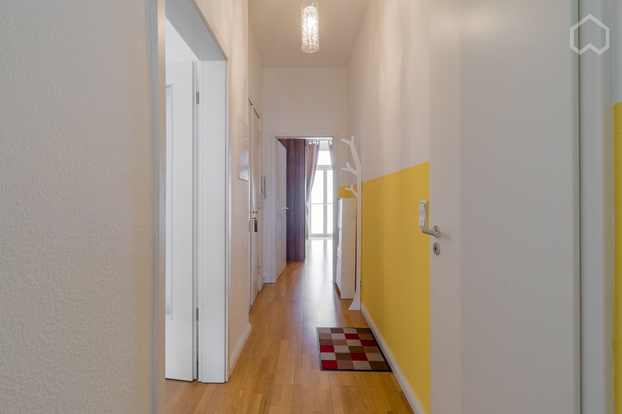 Quiet 2-rooms apartment with balcony in very central location of Prenzlauer Berg (U-bahn/tram: 5min. away)