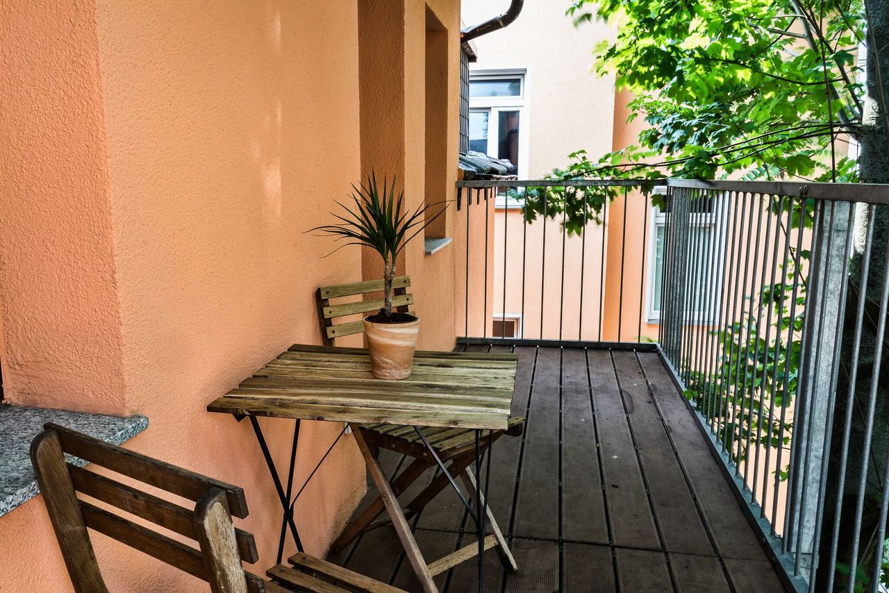 Modern apartment in Bockenheim near Westbahnhof with 9 sqm balcony (incl. WLAN + cleaning service)