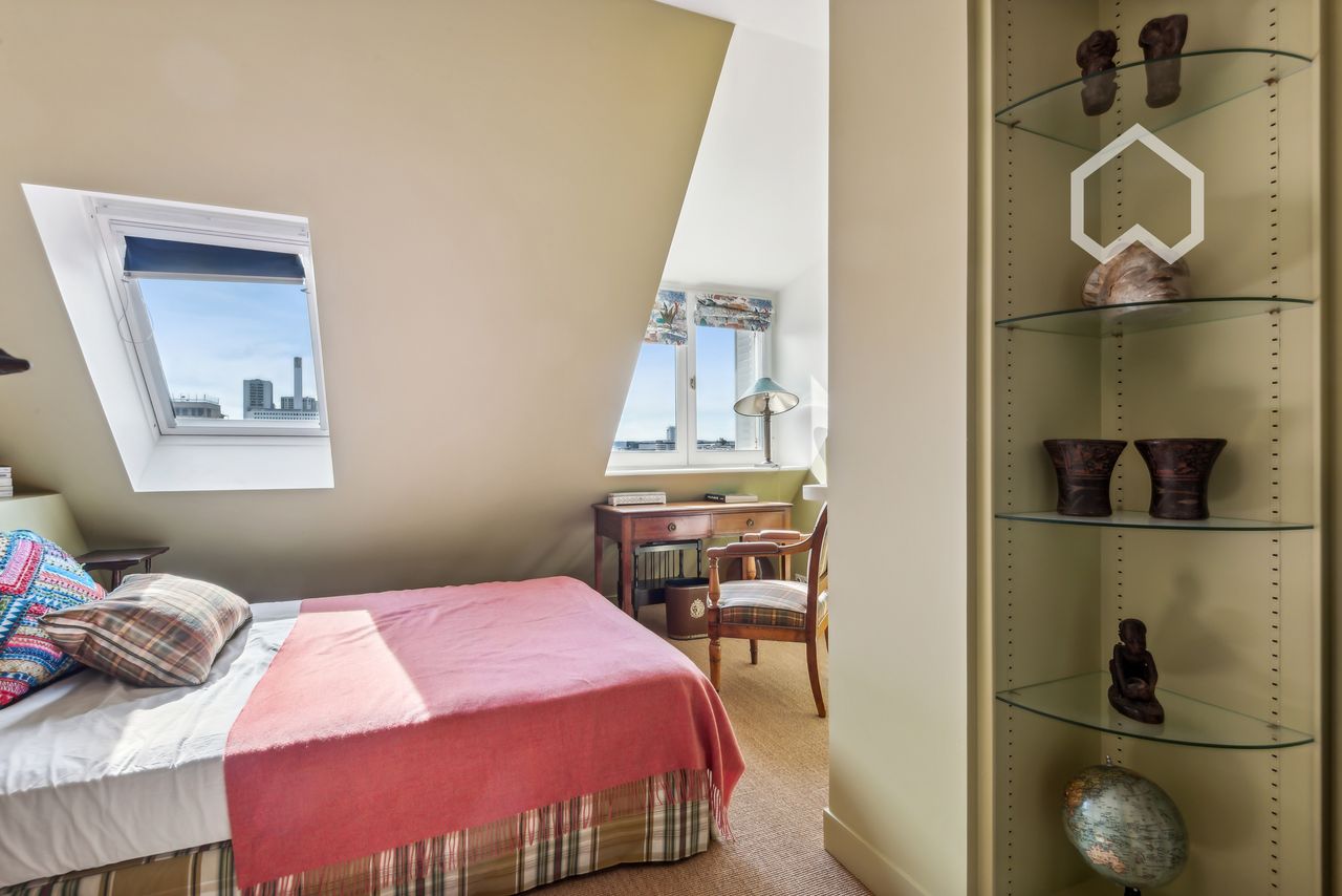 Charming, freshly renovated three bedroom duplex apartment