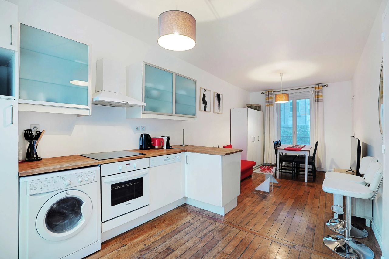 Chic 1BR Flat in the Heart of the 16th Arrondissement - Steps Away from Public Transportation