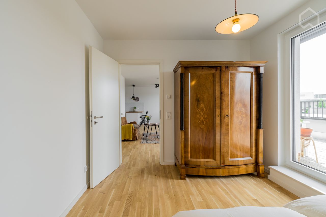 Spacious, bright, completely new two-room apartment with rooftop terrace in Schöneberg