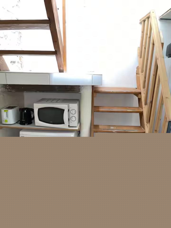 Charming 1-bedroom & 1-living-room house on courtyard in Butte-aux-Cailles, 5 min from metro.
