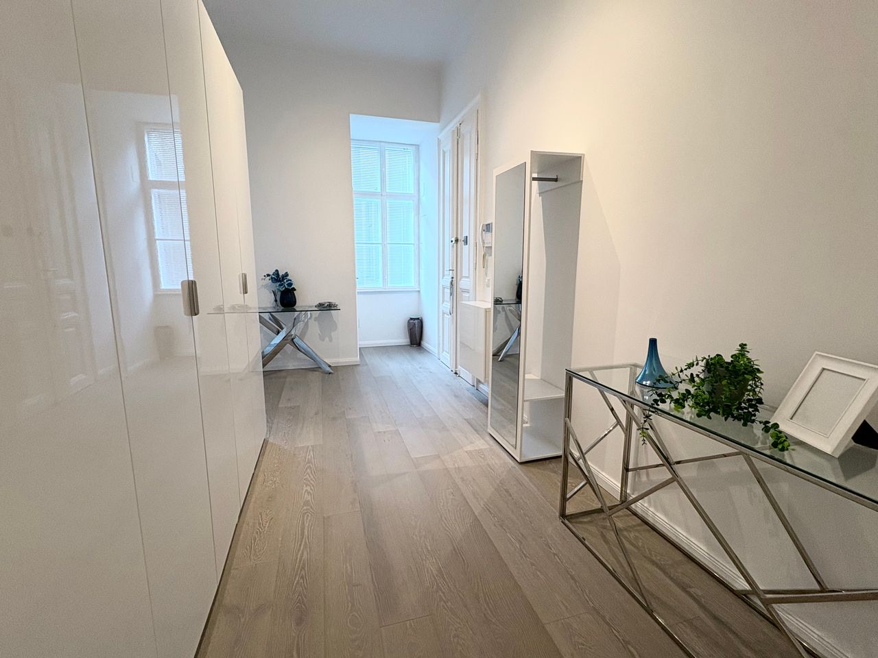 Stylish Apartment in Vienna’s Cottage District – with Workspace