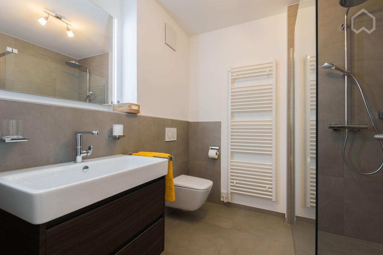 Brand new: High quality furnished, stylish 2 room apartment with balcony in 5min distance to the central train station and great flat in Frankfurt am Main