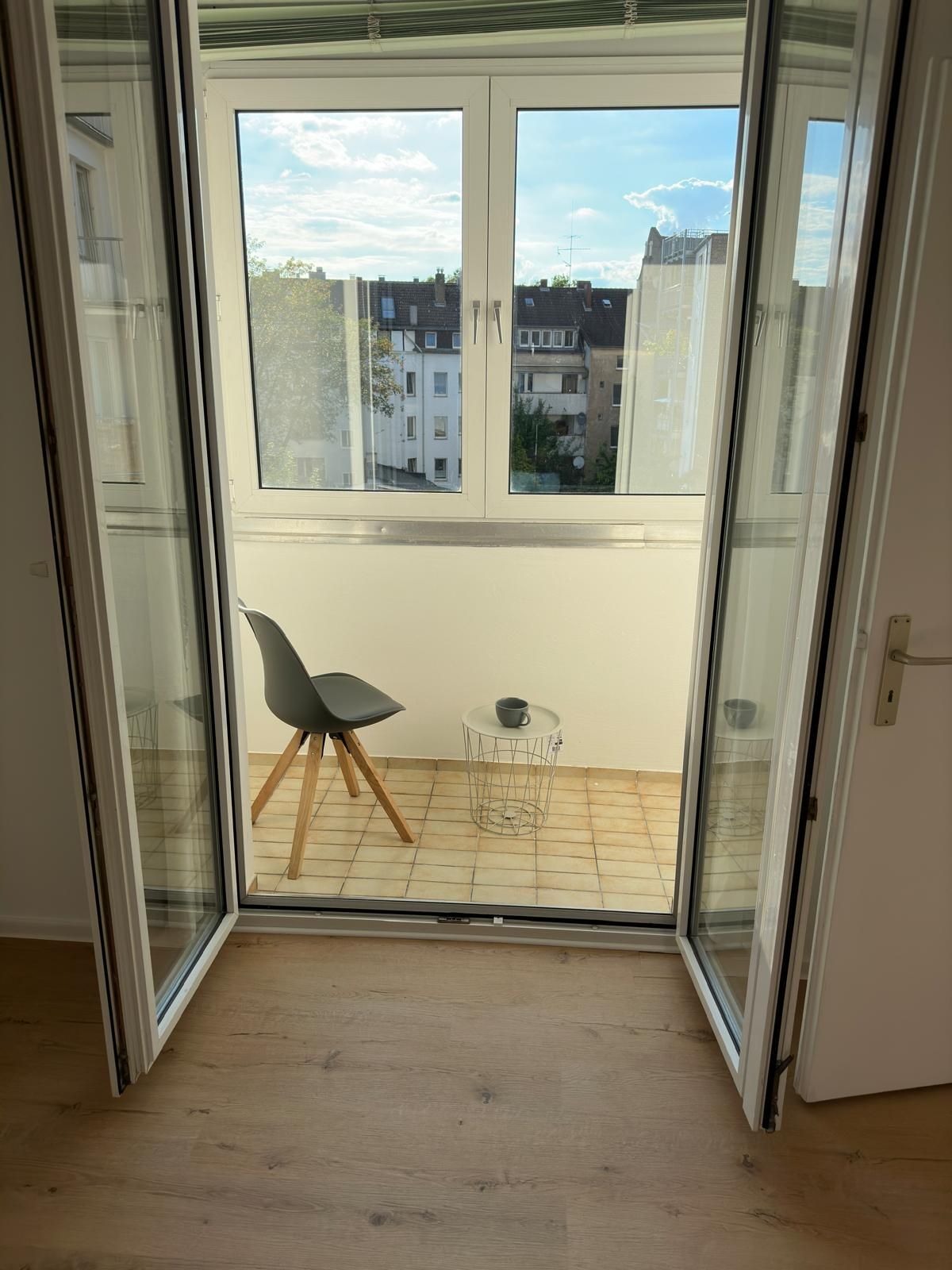 Modern 2-Room Apartment after Renovation with Winter Balcony in Central Düsseldorf