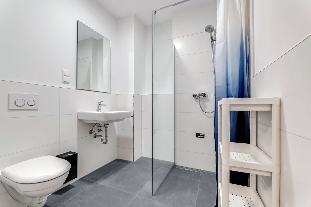 WG 08-HH-WG-5 Fully furnished private room with balcony in a 5 people shared mixed apartment
