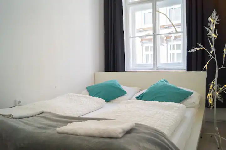 Nice and cosy little flat in the heart of Vienna in the middle of the embassy district.