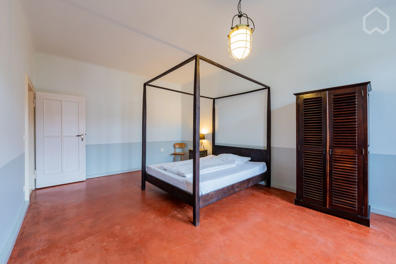 2 Bedroom Spacious Suite in Excellent Location