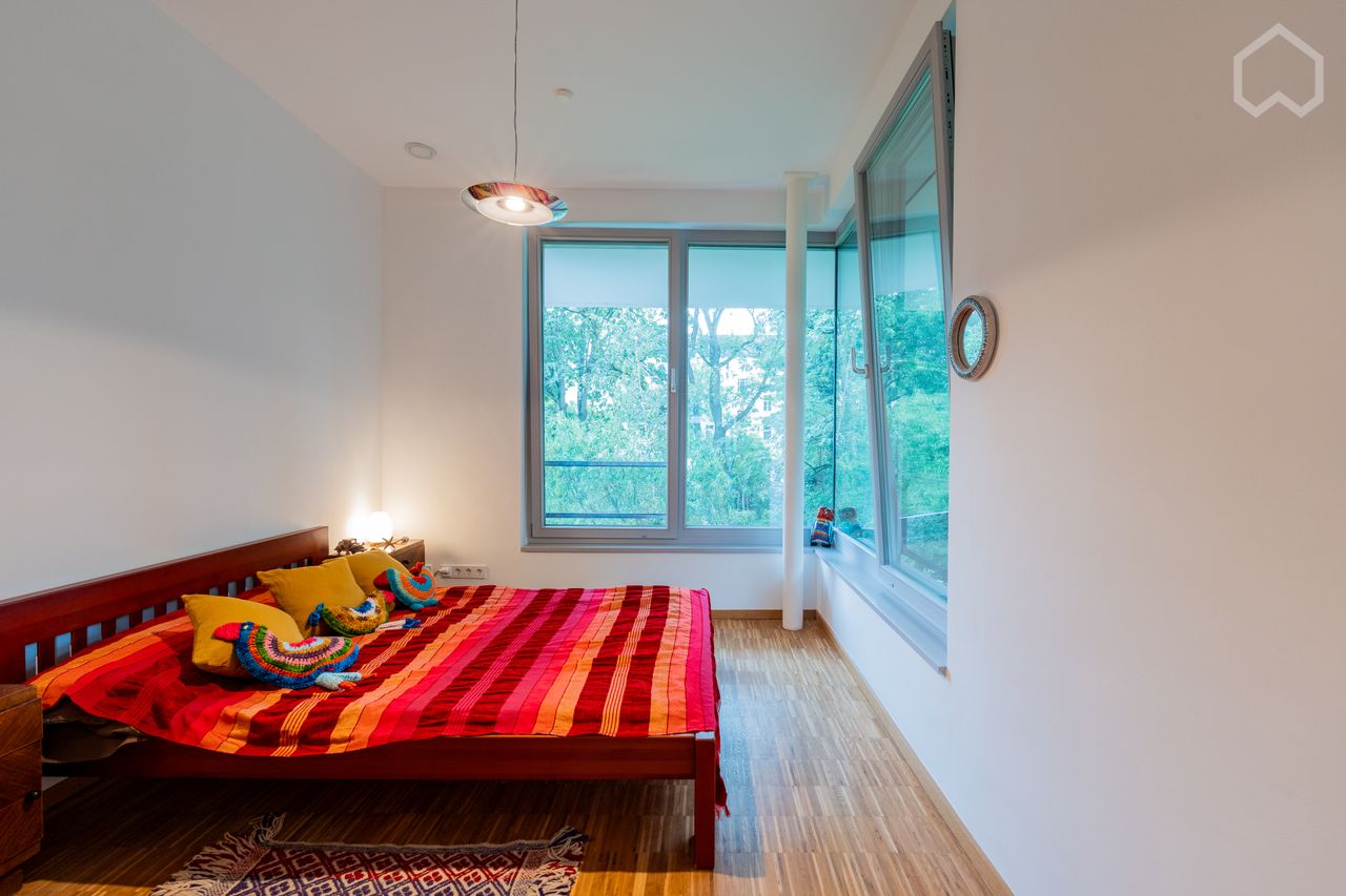 Fantastic and cozy apartment in Pankow with balcony - great view into the greenery in Pankow