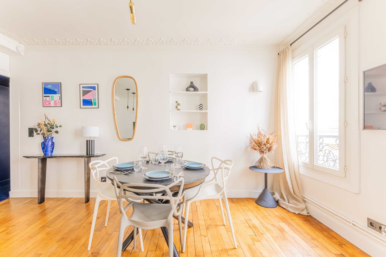 Stylish and Convenient 45m² Studio in the Heart of the 18th Arrondissement with Easy Access to Parisian Attractions