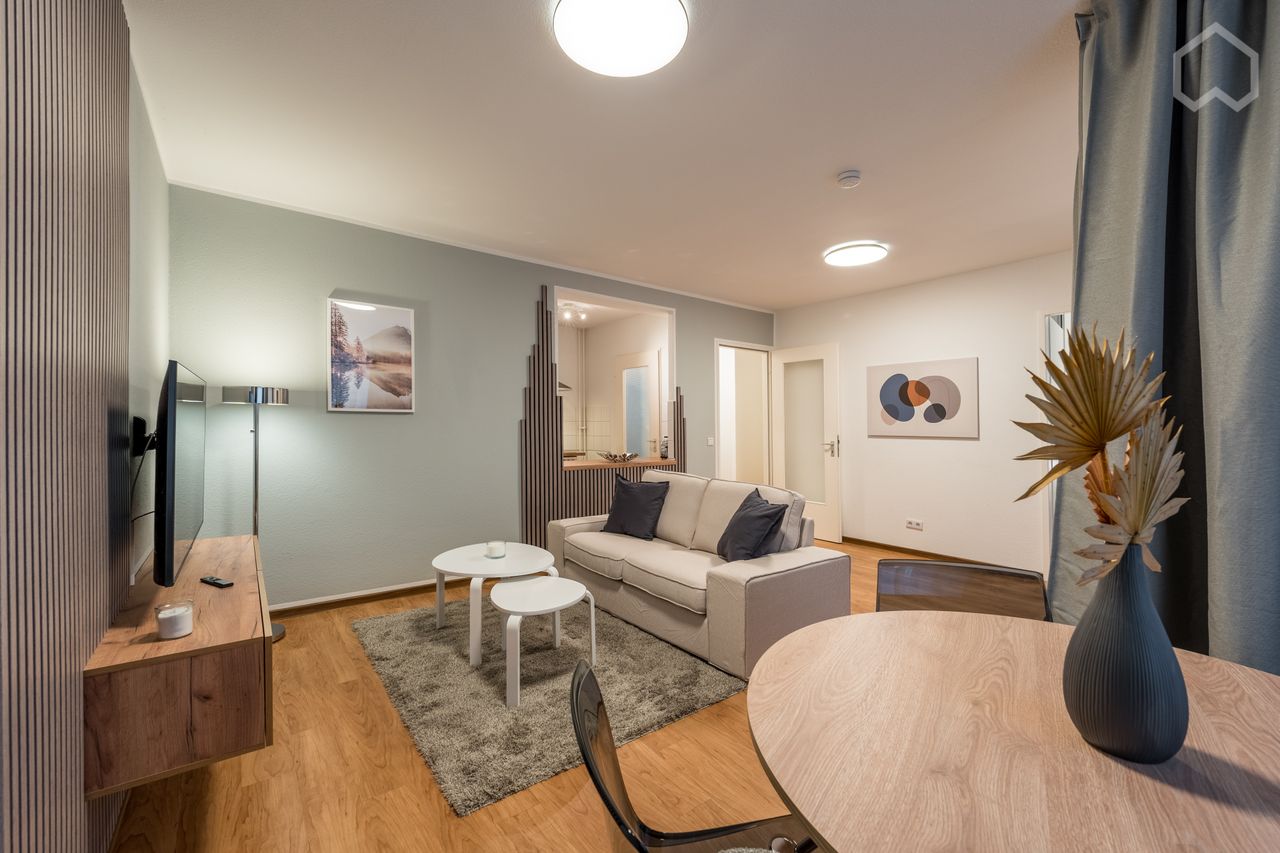 Spacious suite in quiet location