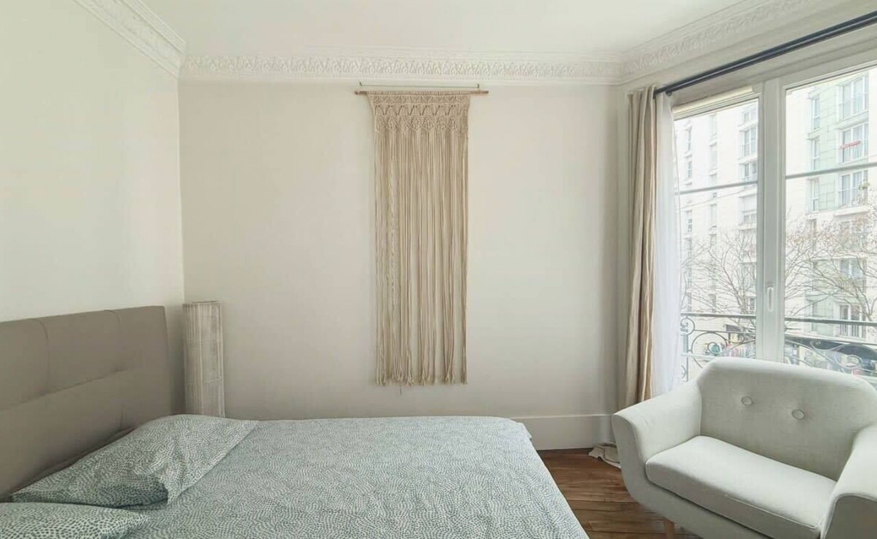 a charming studio located on the 2nd floor of a beautiful Parisian building in the 14th arrondissement of Paris.