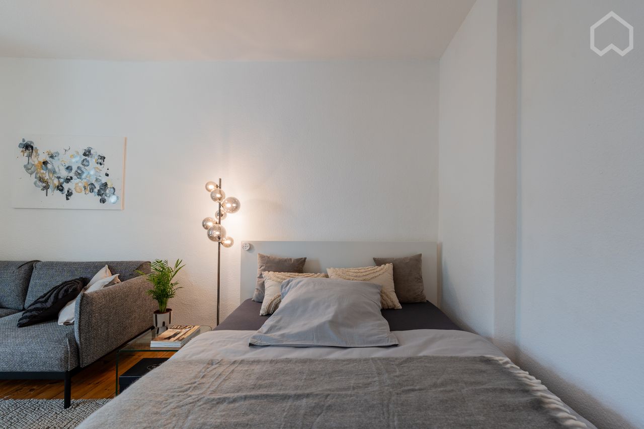 Freshly renovated and completely new furnished apartment (Prenzlauer Berg)