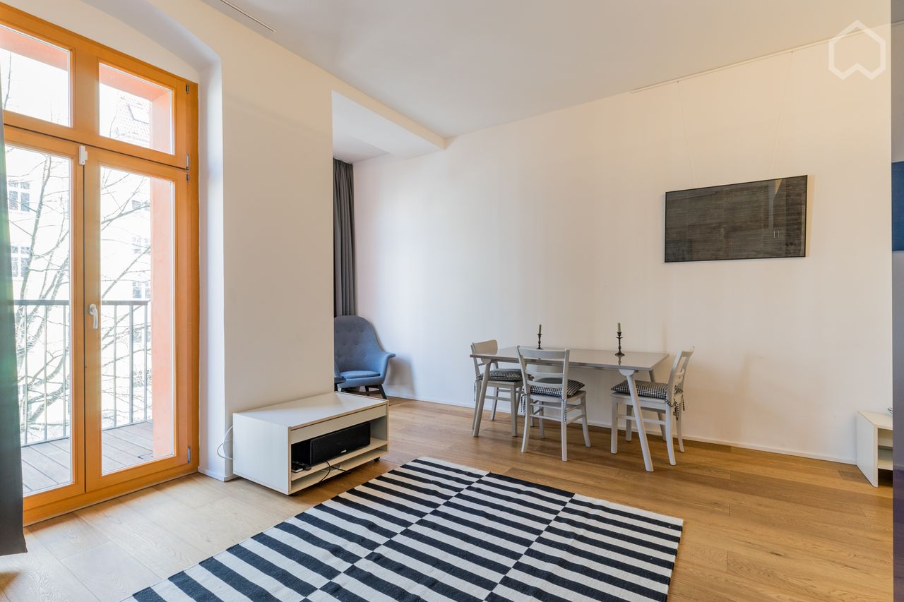 Modern studio apartment with balcony central in Friedrichshain (Berlin)