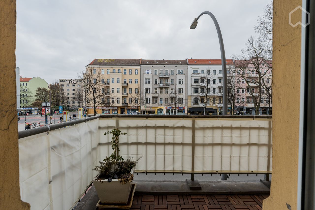 Style & comfort in the heart of Friedrichshain, fully equipped, fully mod. seperate bedroom,  living & Kitchen-  classic Altbau