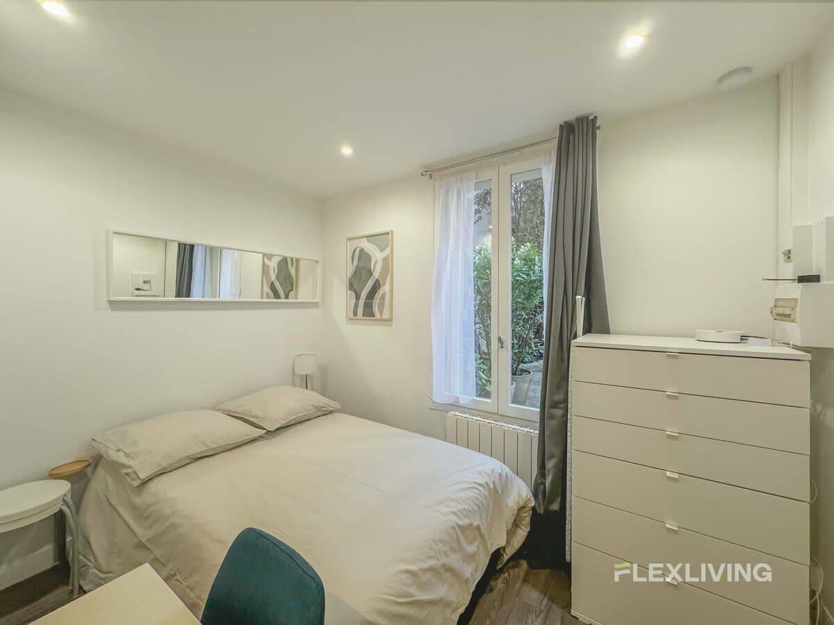 On the ground floor of a quiet and well-maintained condominium, this beautiful 12m2 studio