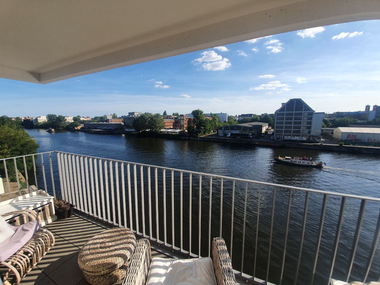 Fantastic beautifully furnished 1 bedroom apartment with unique view on the Spree