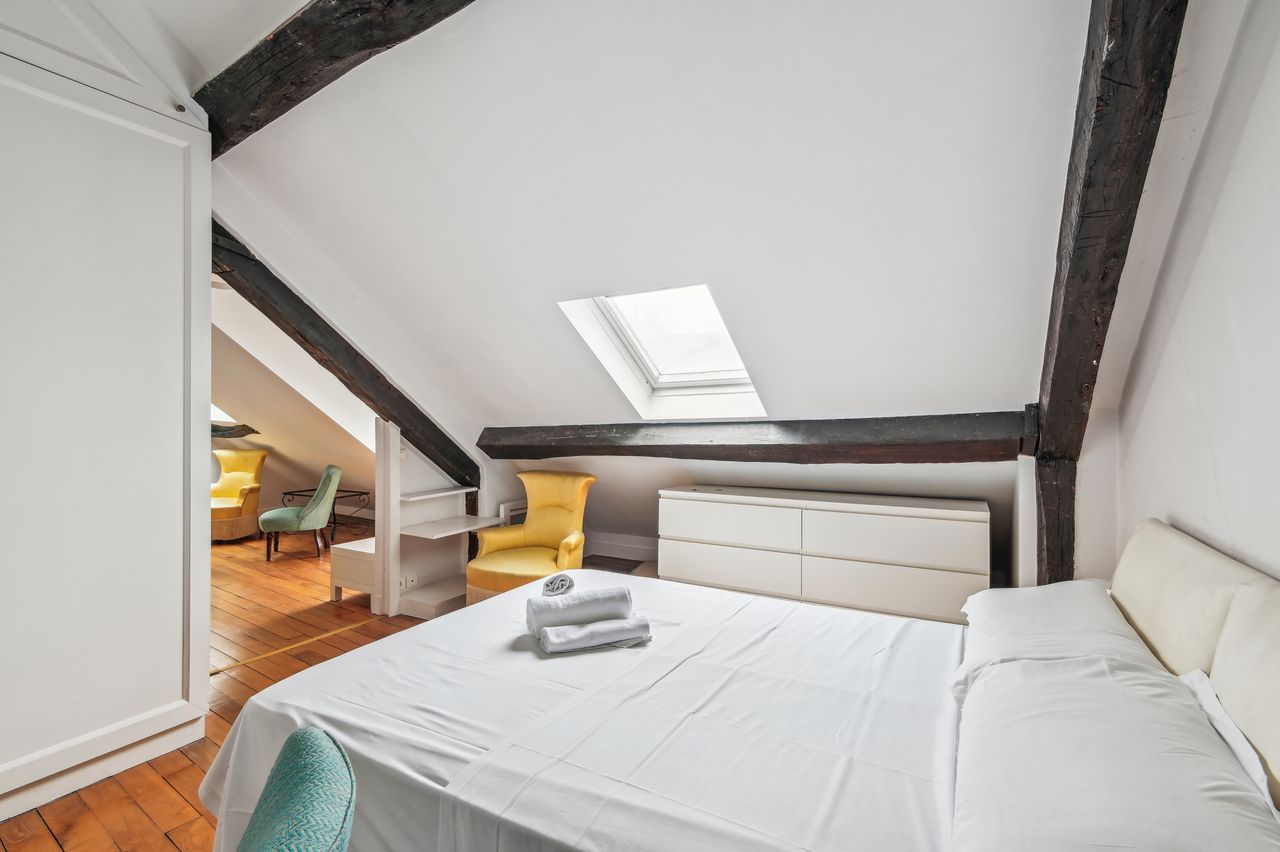 ID389 captivating apartment in the heart of Paris on Rue Bourgogne (7th arr.)