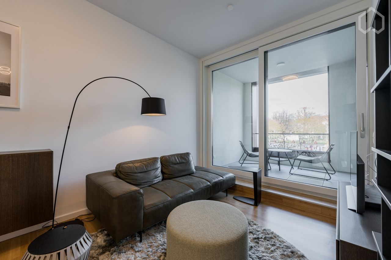 Nice and lovely water view apartment in quiet street (Berlin)