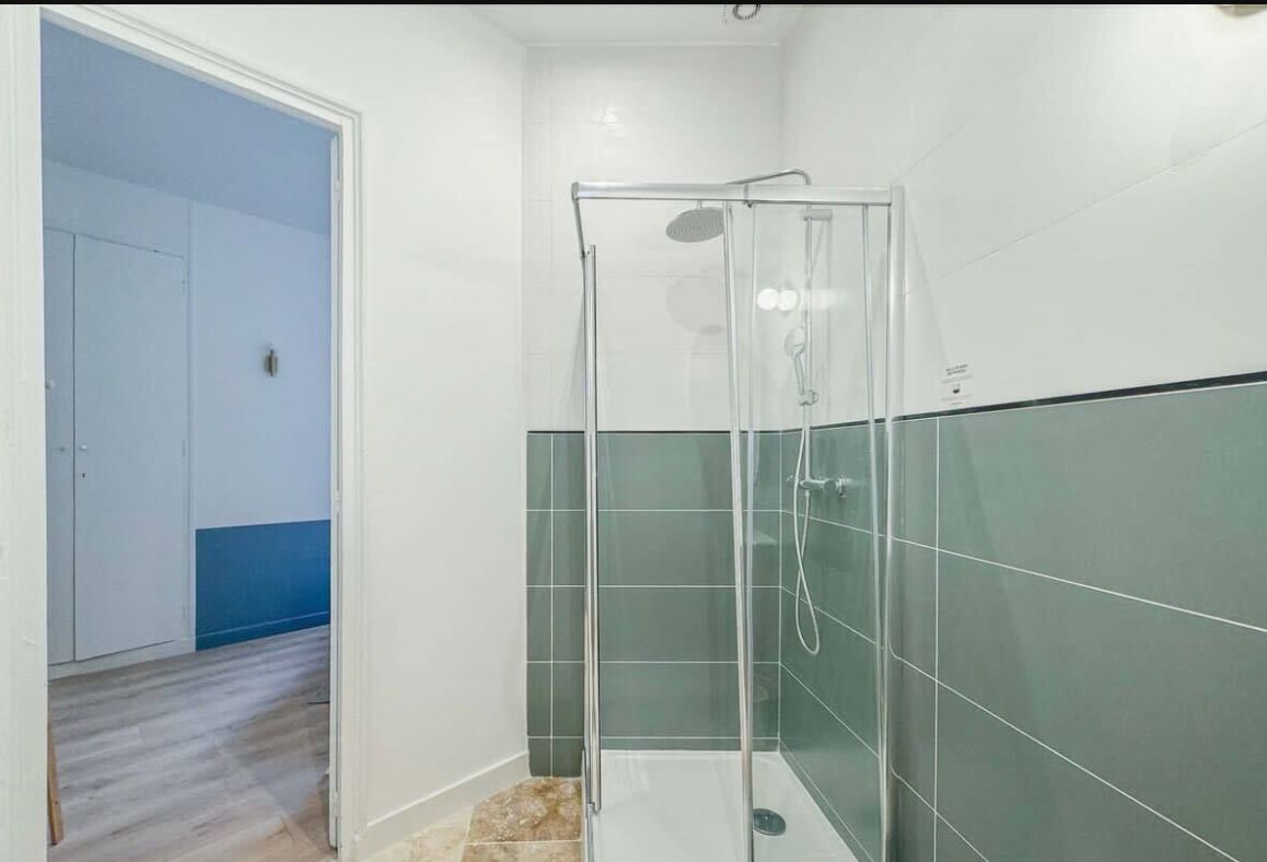 An apartment on the 3rd floor of a charming building with elevator, Parisian one-bedroom apartment of 33 m2