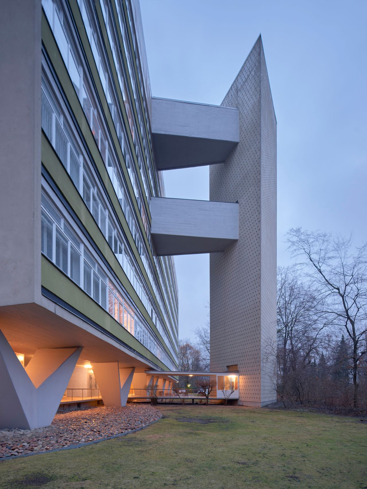 Modernist Living in an Architectural Icon – Oscar Niemeyer Apartment in Berlin’s Hansa Quarter
