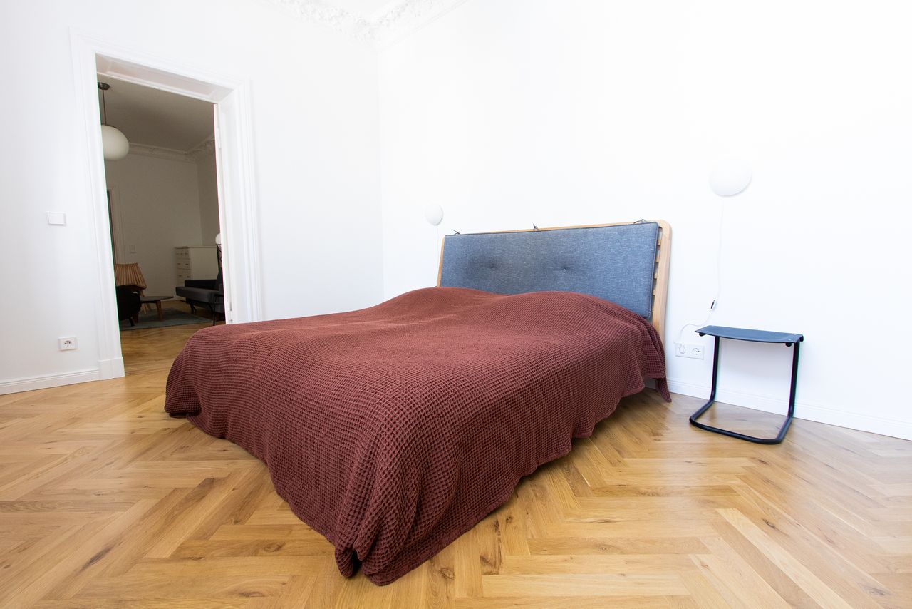 New renovated apartment in charming Altbau in Mitte