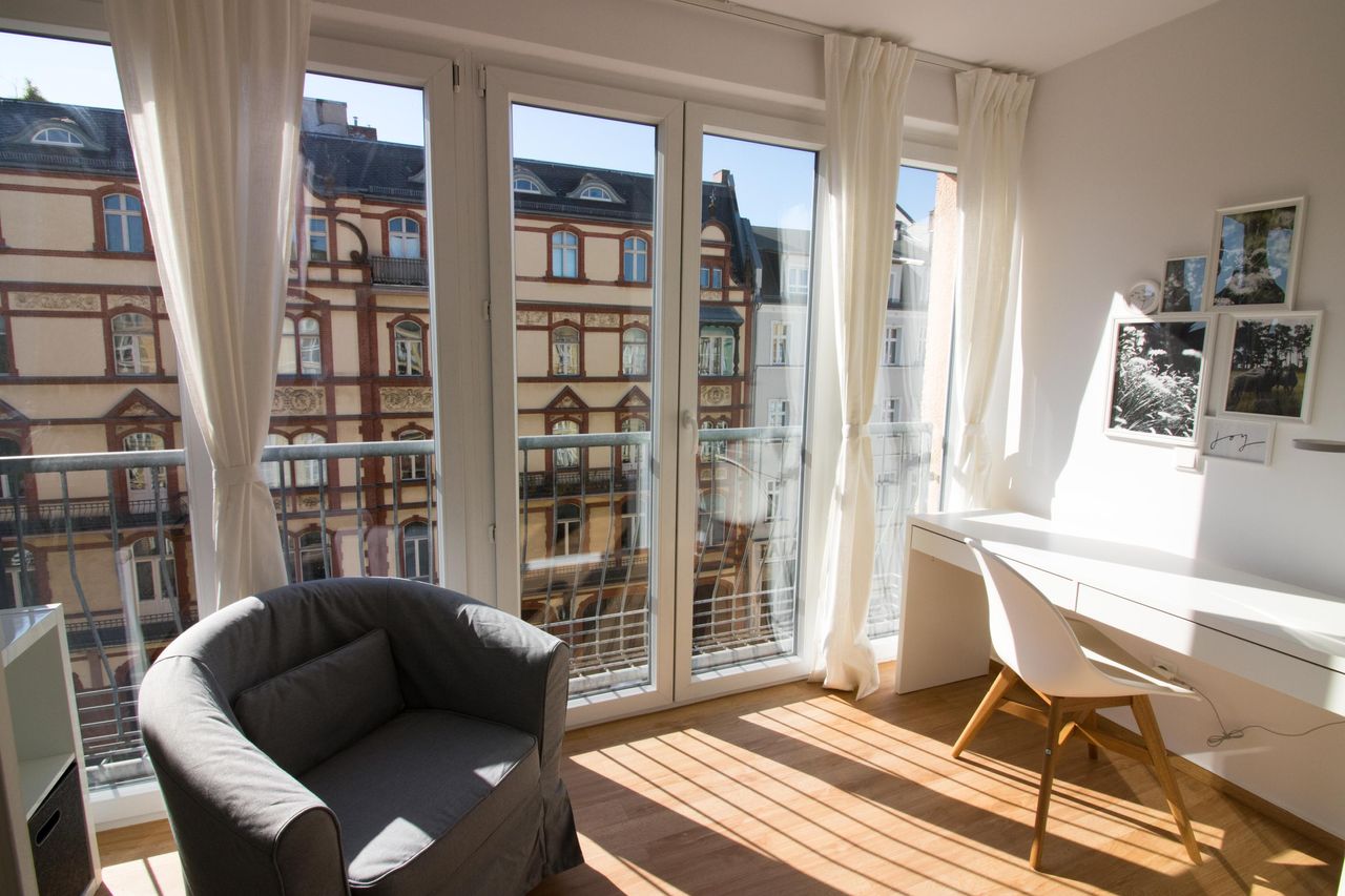 Light-flooded furnished 2-room apartment in central location