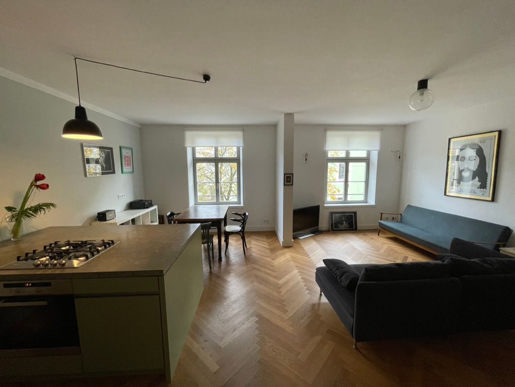Beautiful modern renovated old building apartment with balcony in Glockenbachviertel