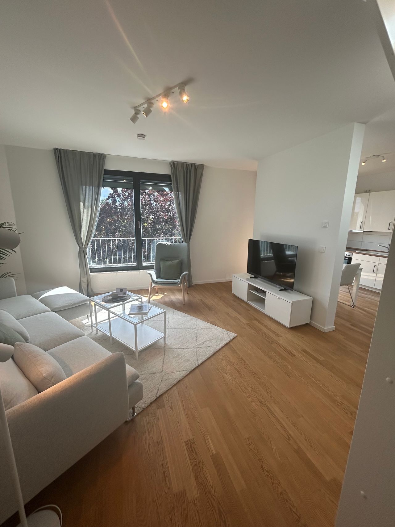 Exclusive Penthouse with Roof Terrace in Prime Berlin-Zehlendorf Location