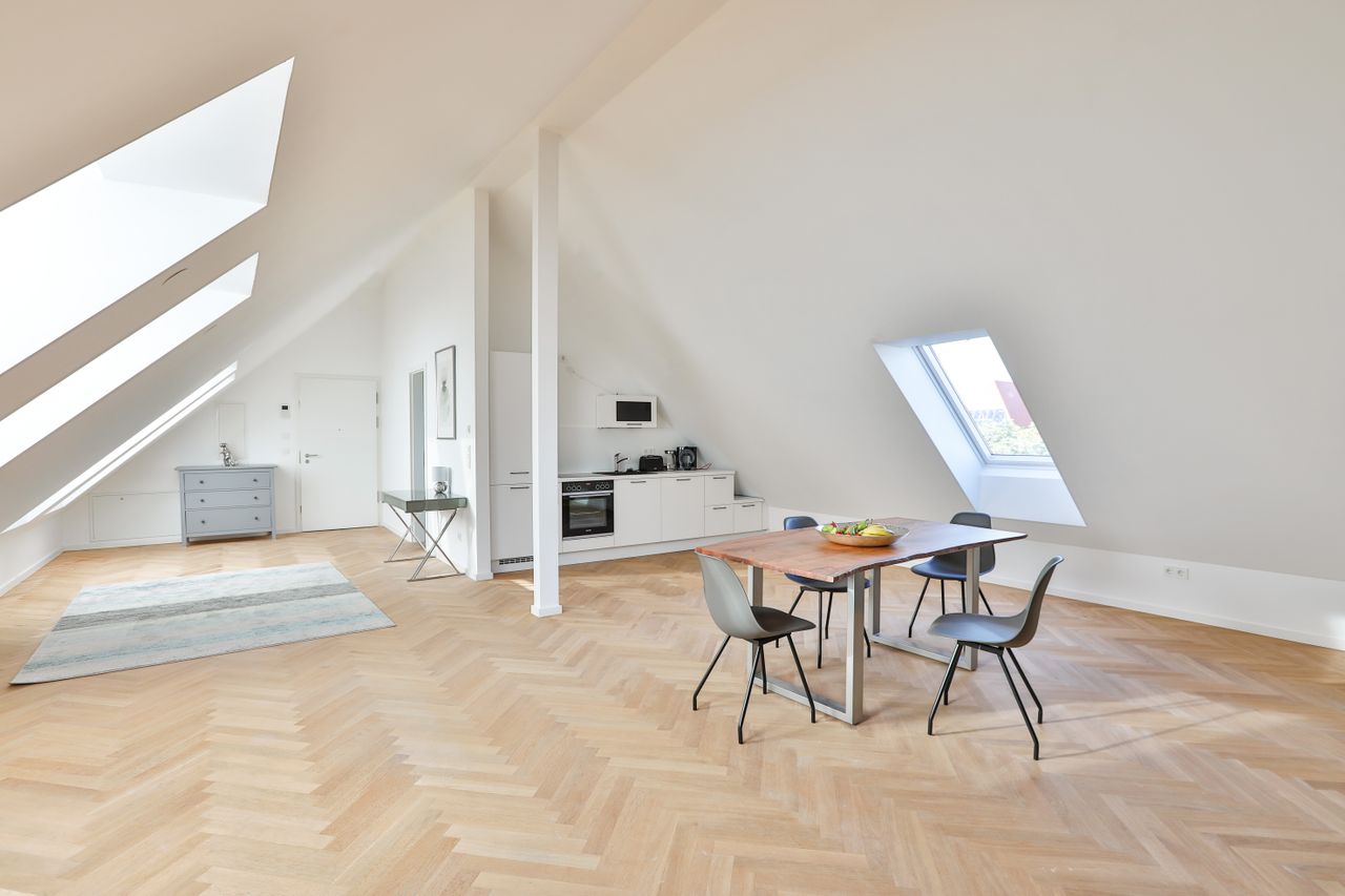 Light-flooded luxury apartment with designer furniture in the centre of Charlottenburg
