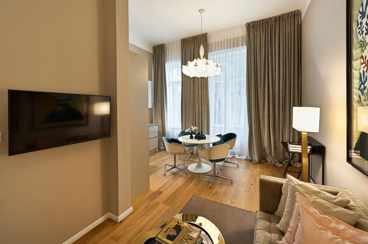 Perfect, pretty suite in the heart of town