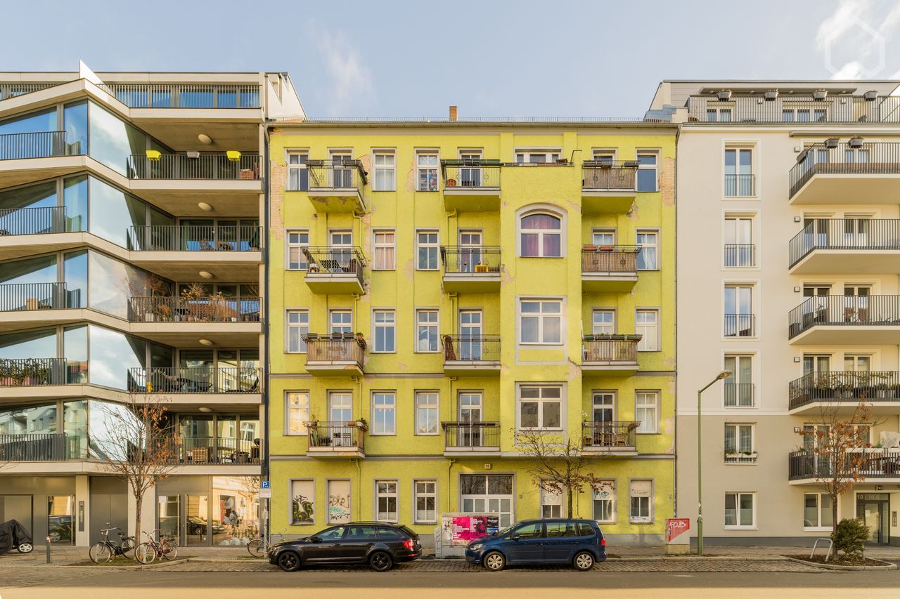 Spacious 2-room apartment with sunny balcony in Berlin Friedrichshain